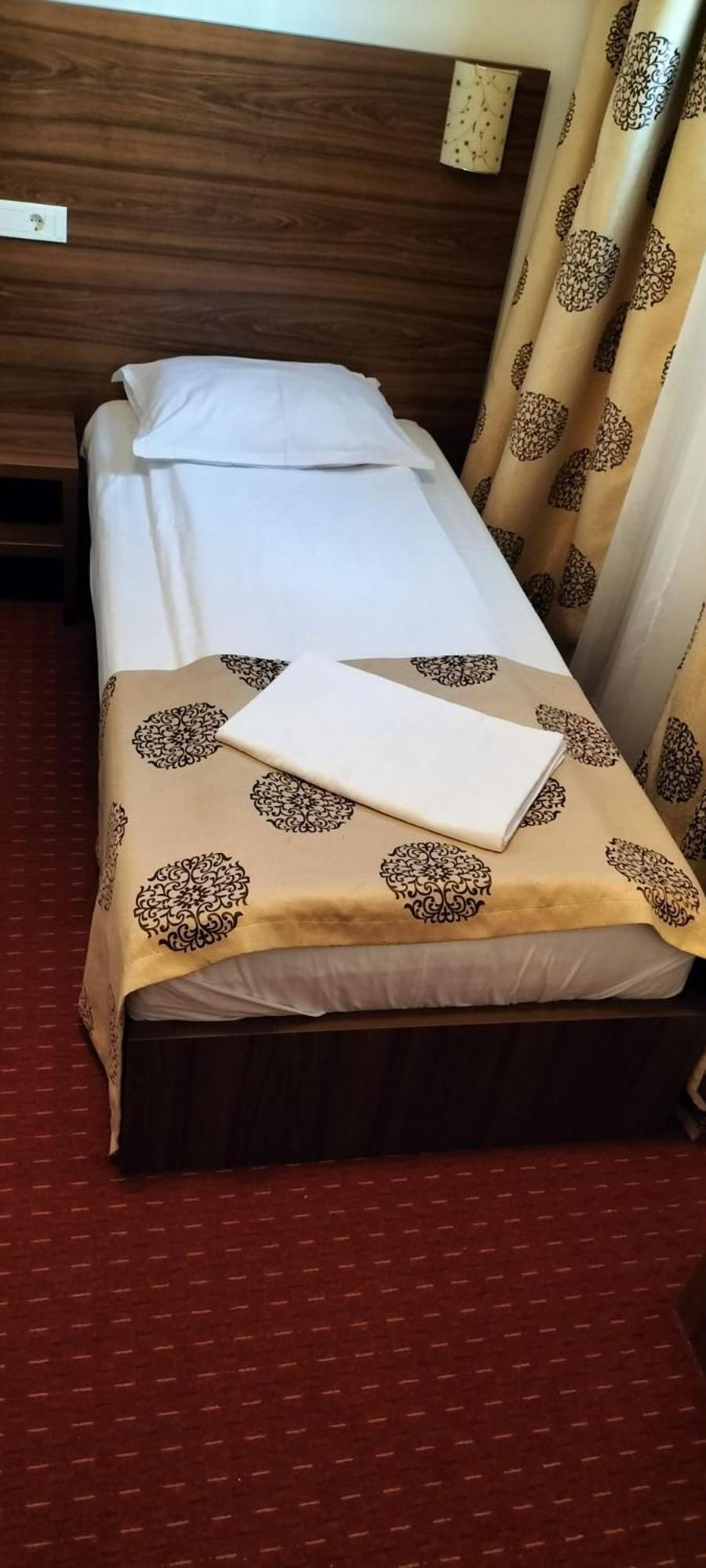 Hostel Orhideea Buzau Bagian luar foto