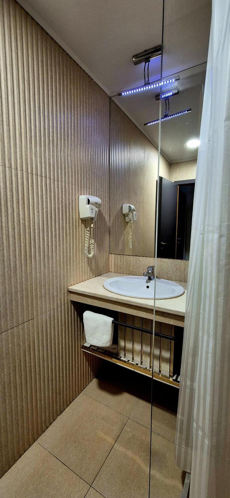 Hostel Orhideea Buzau Bagian luar foto