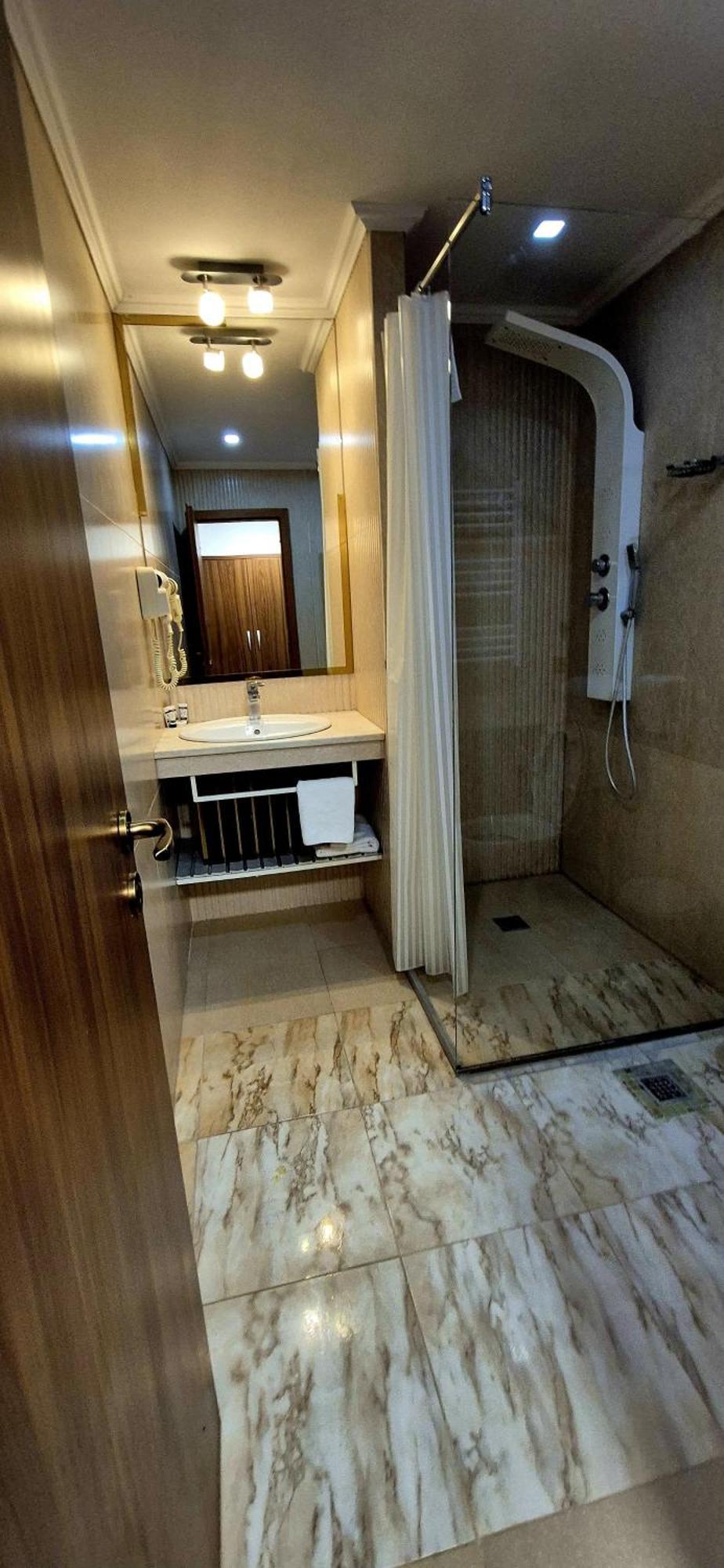 Hostel Orhideea Buzau Bagian luar foto