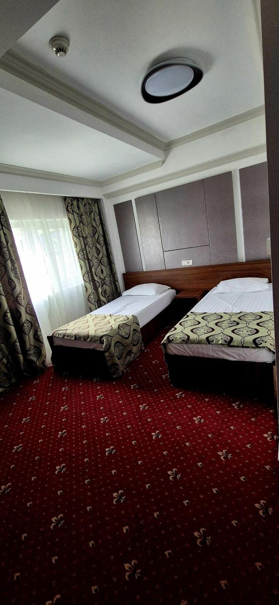 Hostel Orhideea Buzau Bagian luar foto