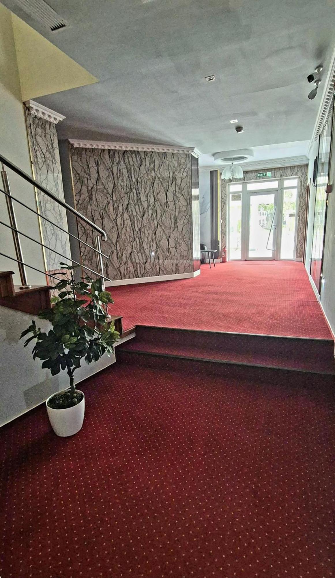 Hostel Orhideea Buzau Bagian luar foto